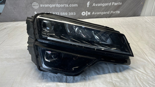 Skoda Karoq десен фар