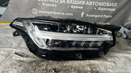 Volvo XC90 2 2016- десен фар