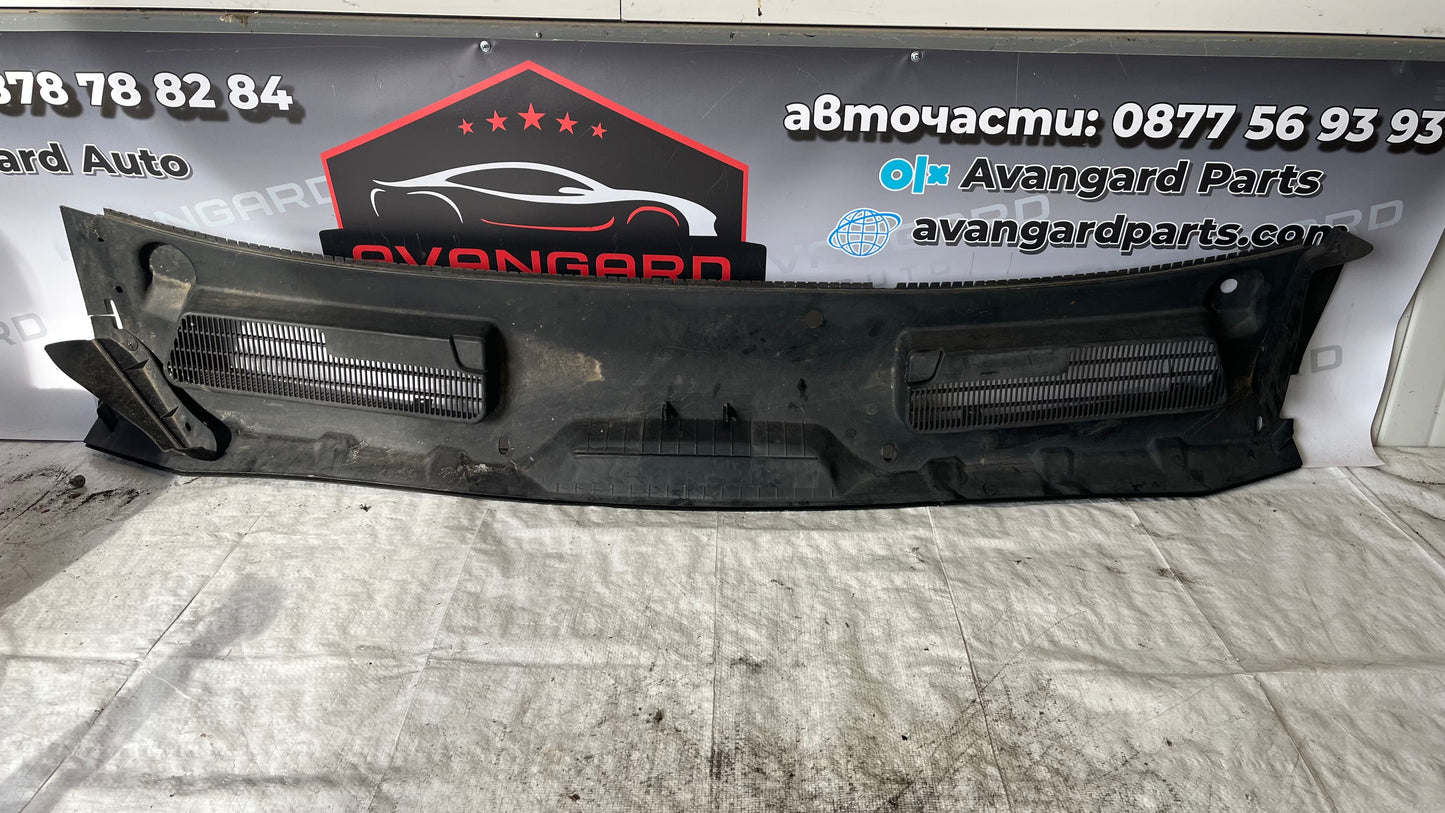 Ford Kuga 1 решетка под чистачки