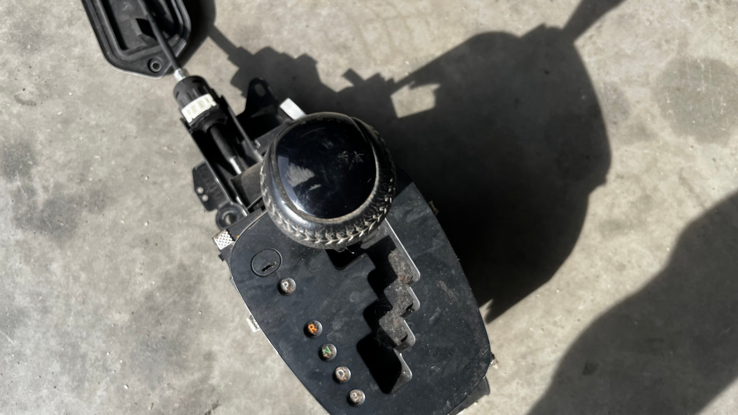 Toyota Yaris P13 скоростен лост автоматик