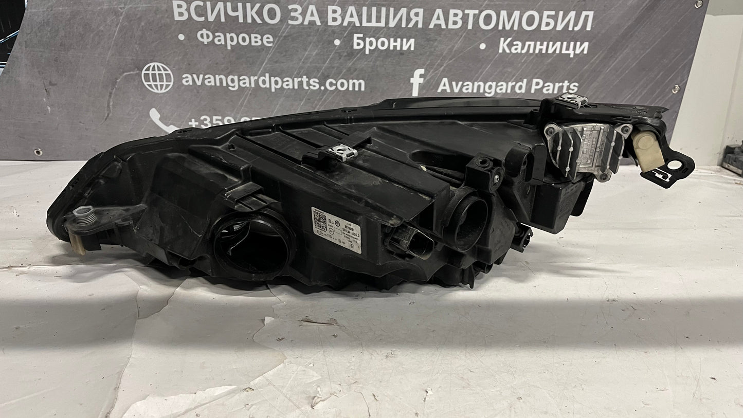 Десен фар Volkswagen Golf 8 2020-