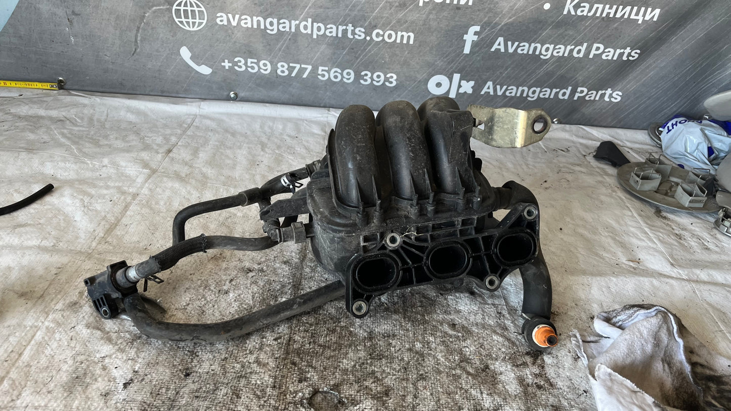Toyota Yaris 1.0 колектор