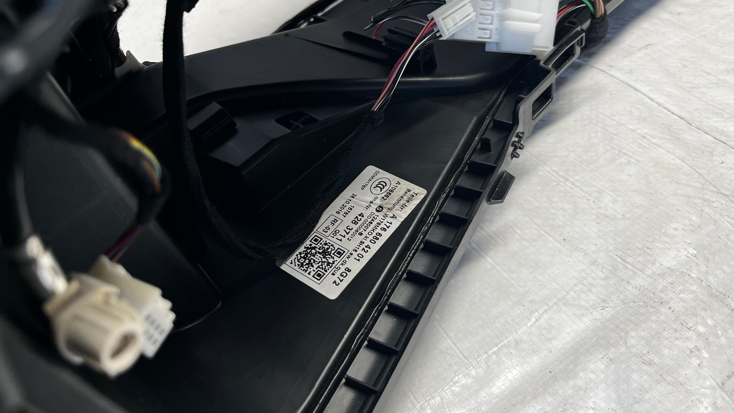 Mercedes CLA 200 средна конзола с жабка