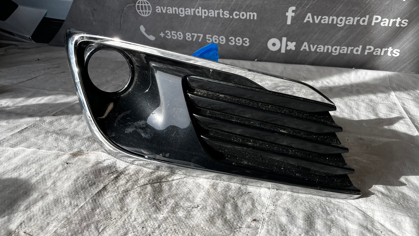 Toyota Auris 2 дясна решетка за халоген