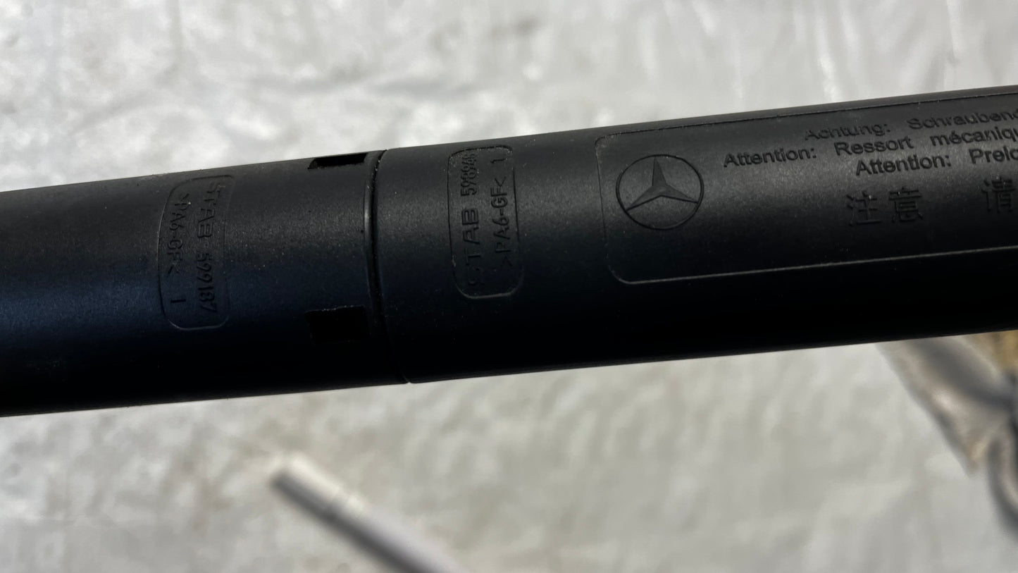 Mercedes GLA X156 амортисьор багажник