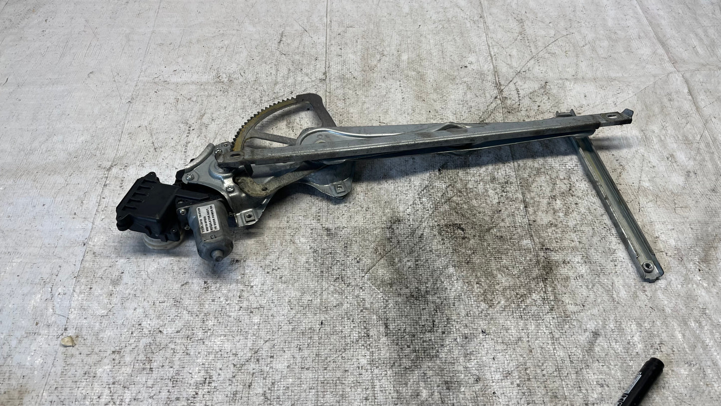 Toyota Verso 13- преден десен стъклоповдигач