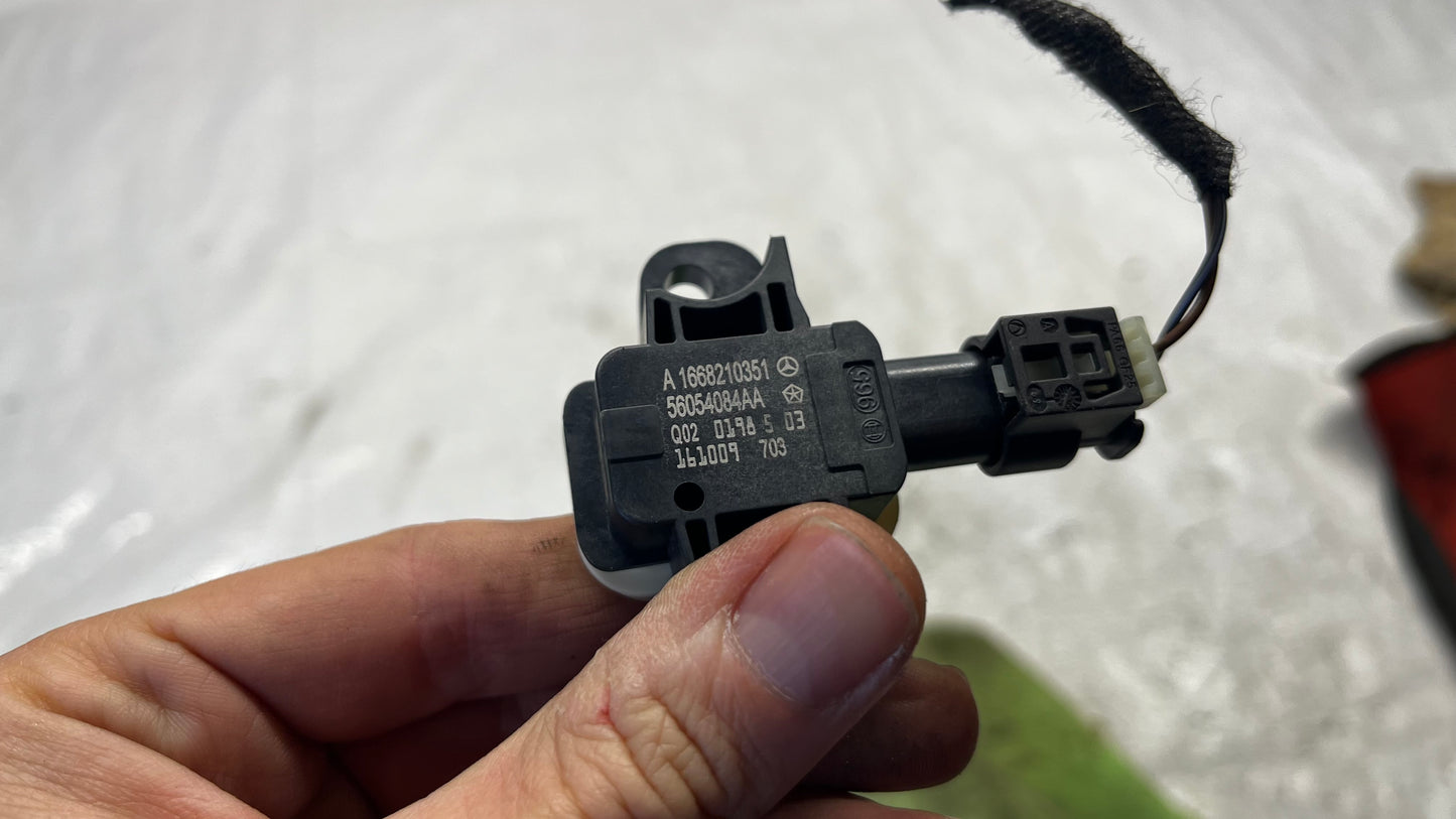 Mercedes W246 X166 сензор на еърбега