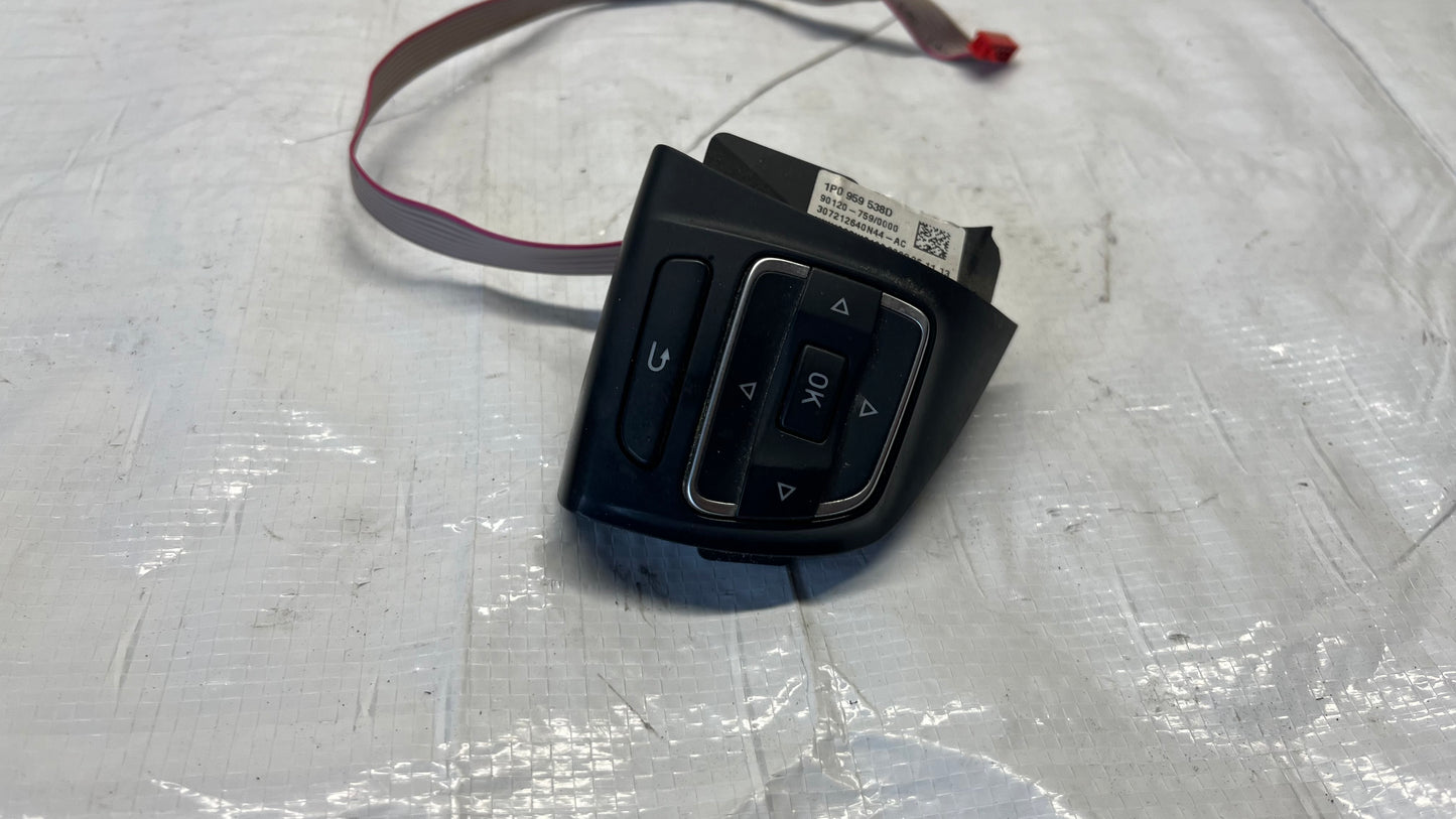 Seat Leon 2 бутони волан