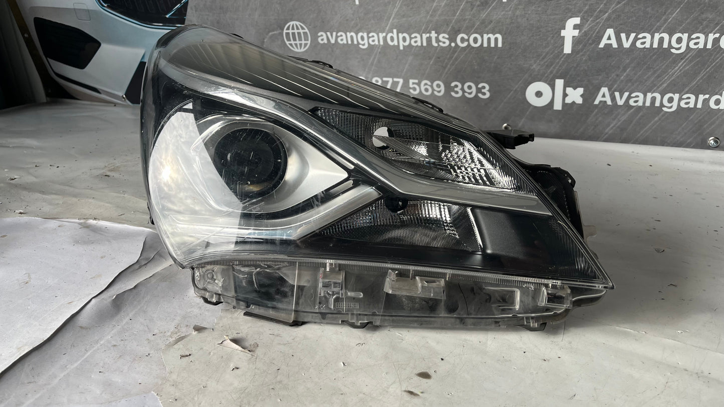 Десен фар Toyota Yaris 3 2017-