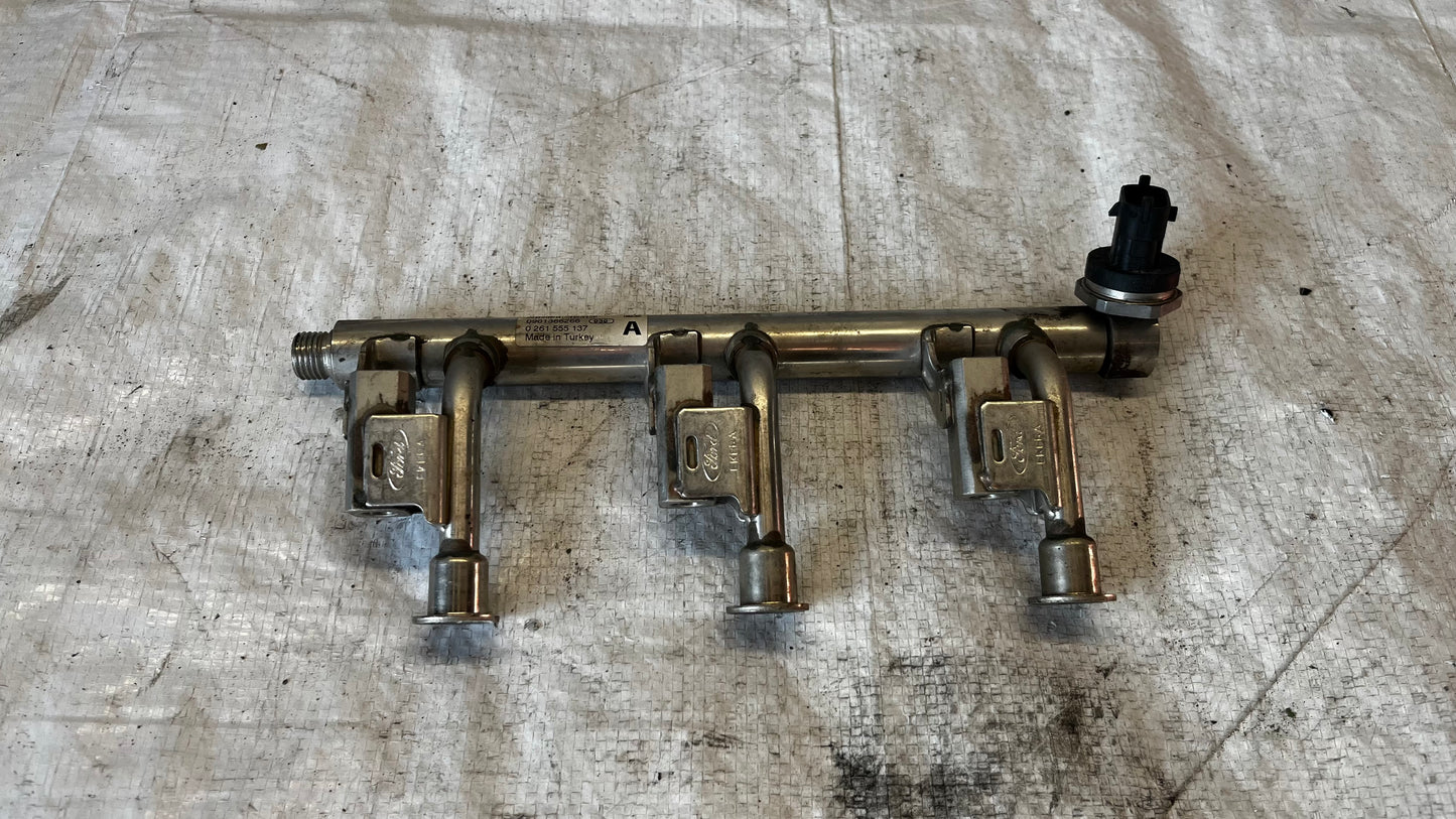 Ford Fiesta 1 горивна рейка