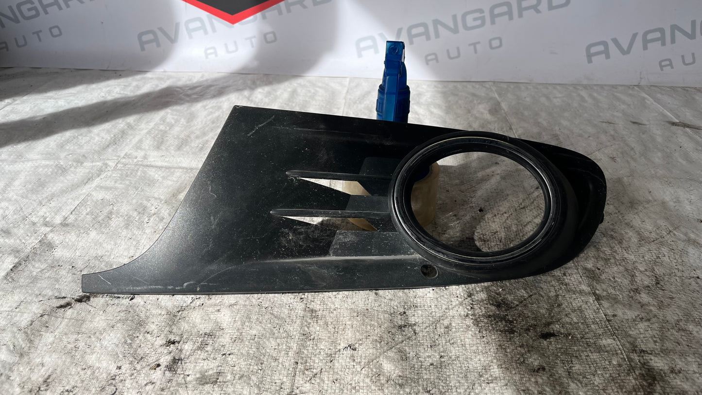 Volkswagen Golf 6 лява решетка за халоген