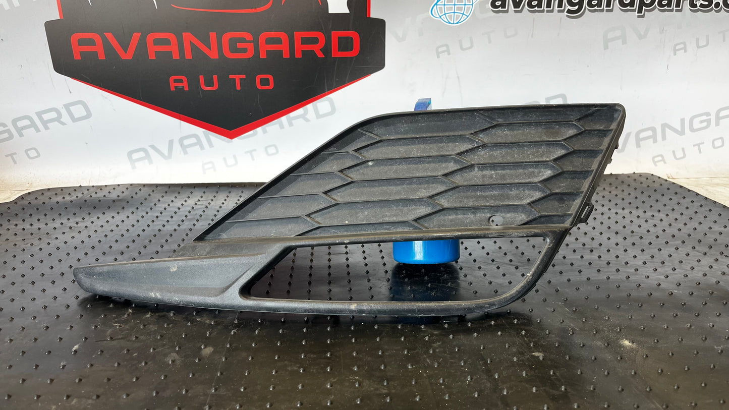 Seat Leon FR 5F0 лява решетка за халоген