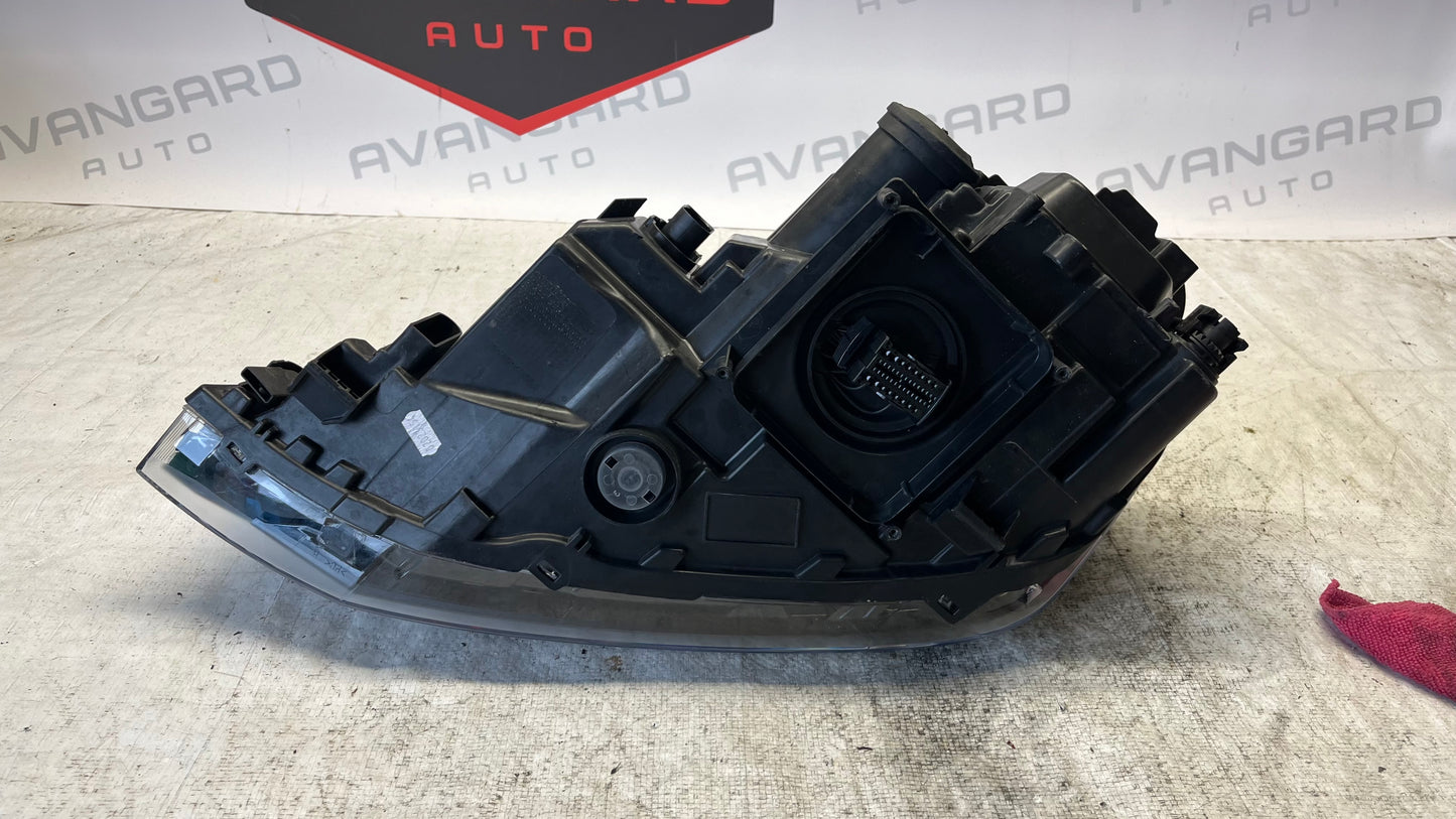 Volkswagen Polo 17- десен фар