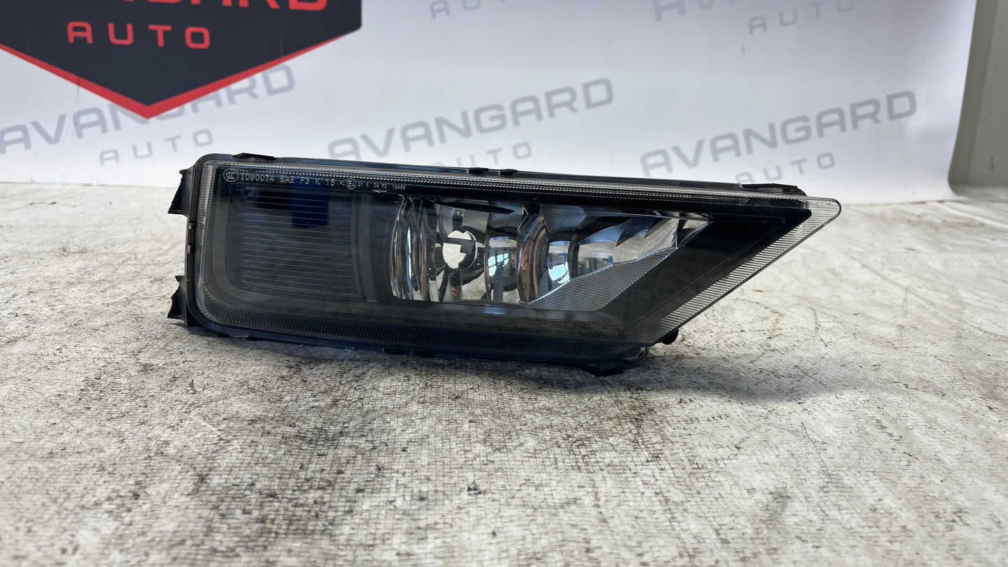 Volkswagen Tiguan 16- десен халоген