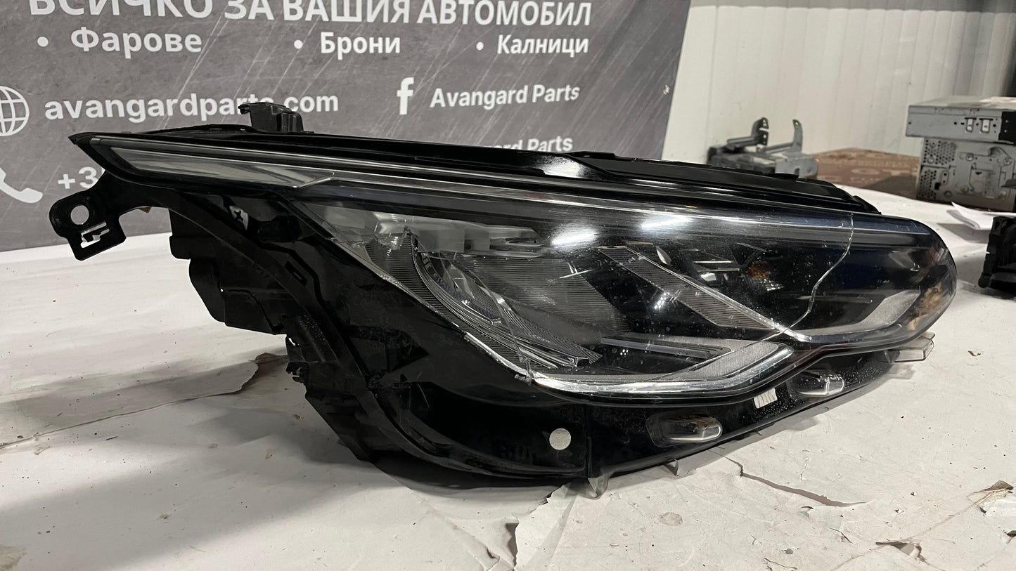 Десен фар Volkswagen Golf 8 2020-