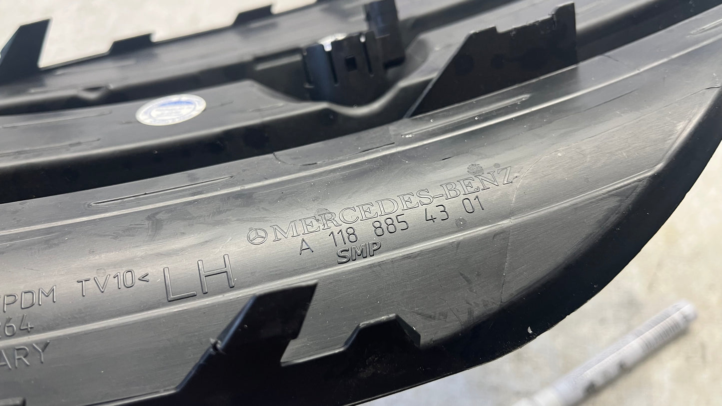 Mercedes CLA W118 дясна решетка с парктроник