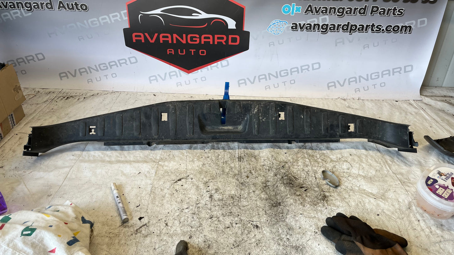 BMW X3 E83 лайстна на багажник