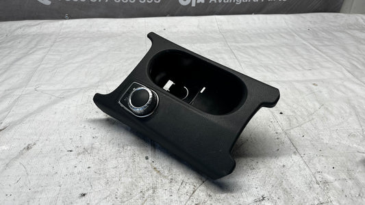 Mercedes CLA 250 къпхолдър с бутон