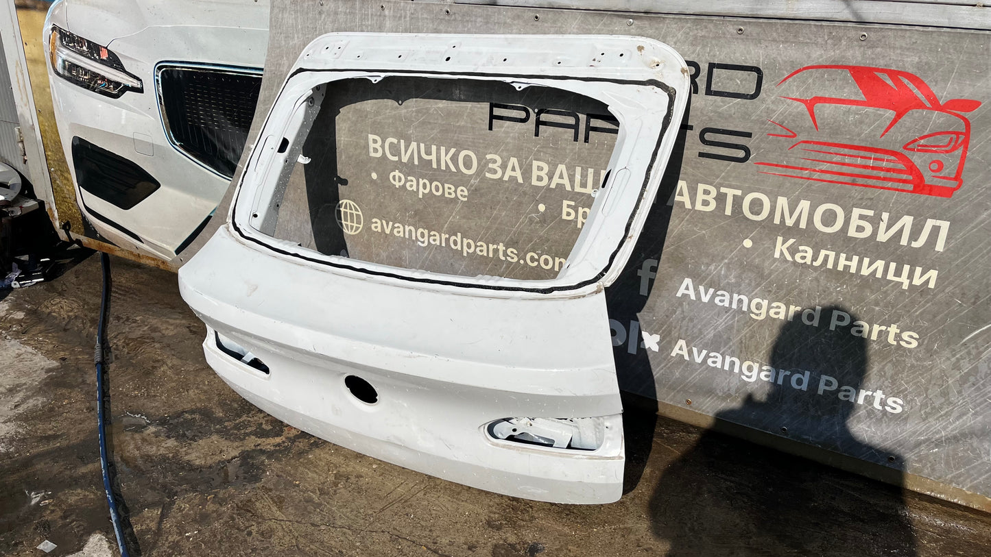 Багажна врата Volvo XC40 2018-2022