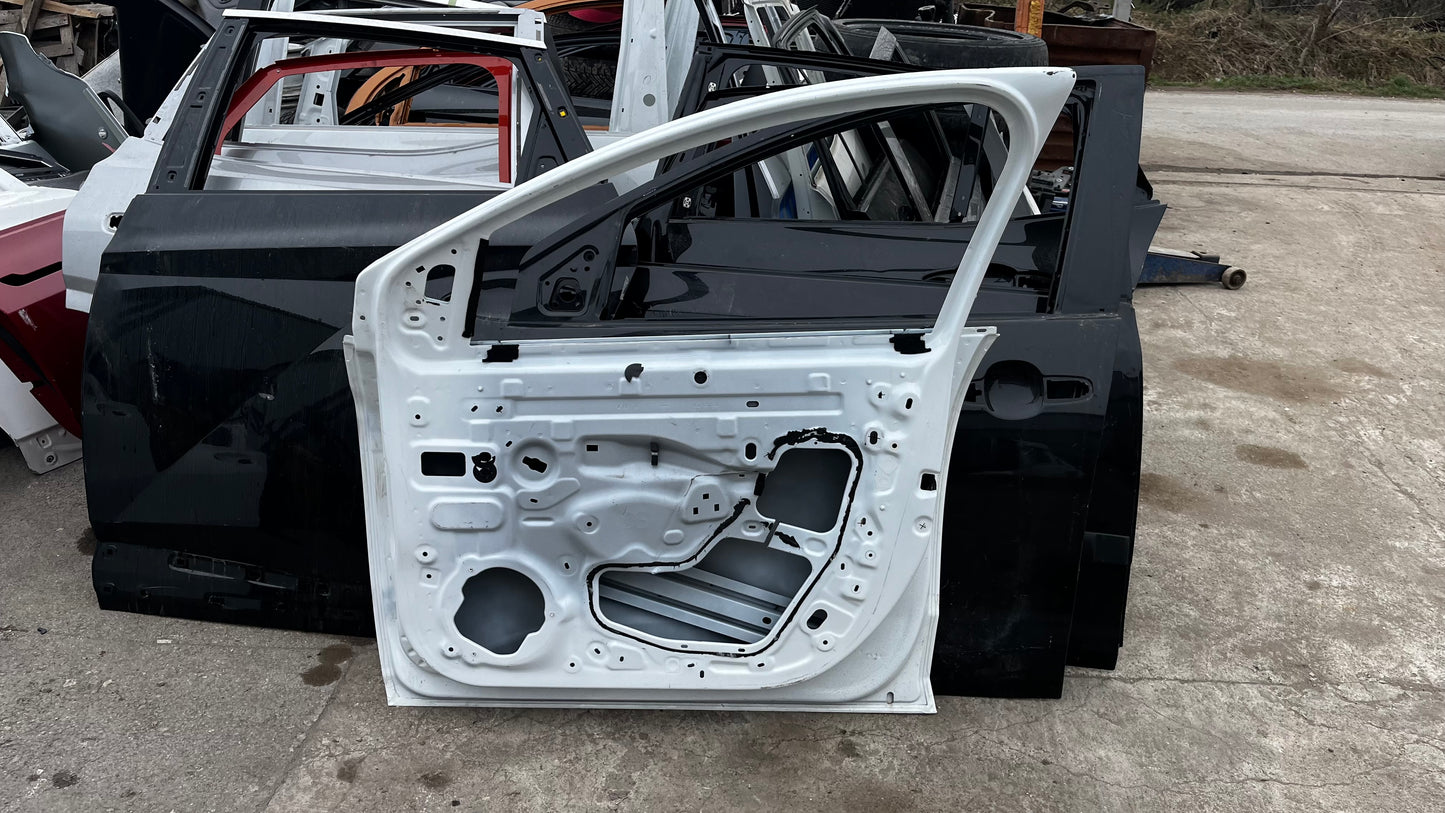 Dacia Sandero 3 20- предна дясна врата