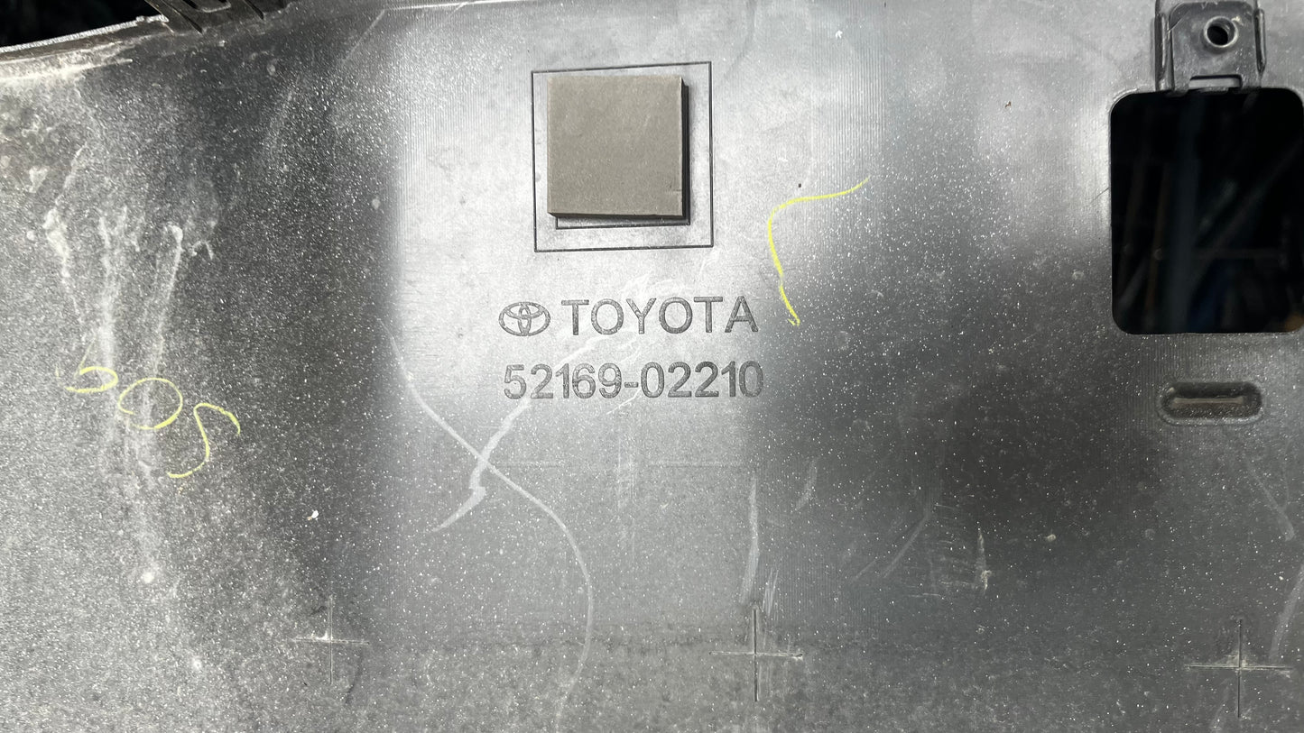 Част от задна броня Toyota Corolla 12