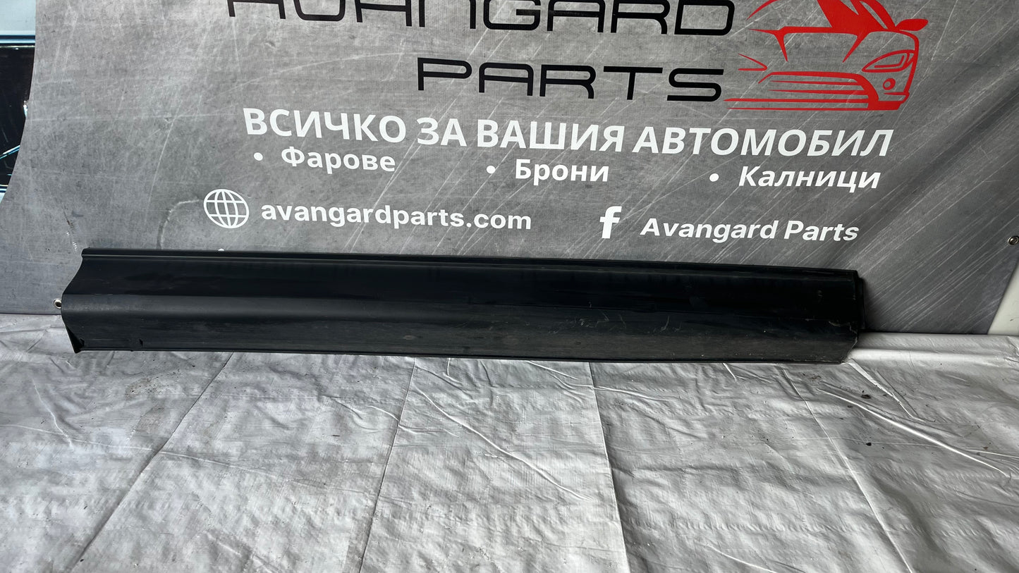 Декорстивна лайстна на предна дясна врата Mazda CX5.