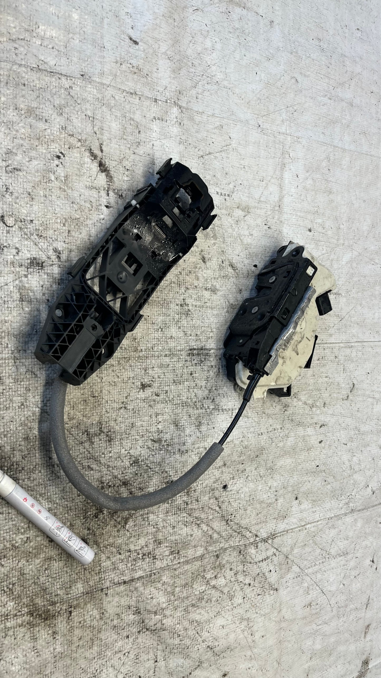 Volkswagen Tiguan 5N брава и дръжка предна дясна врата