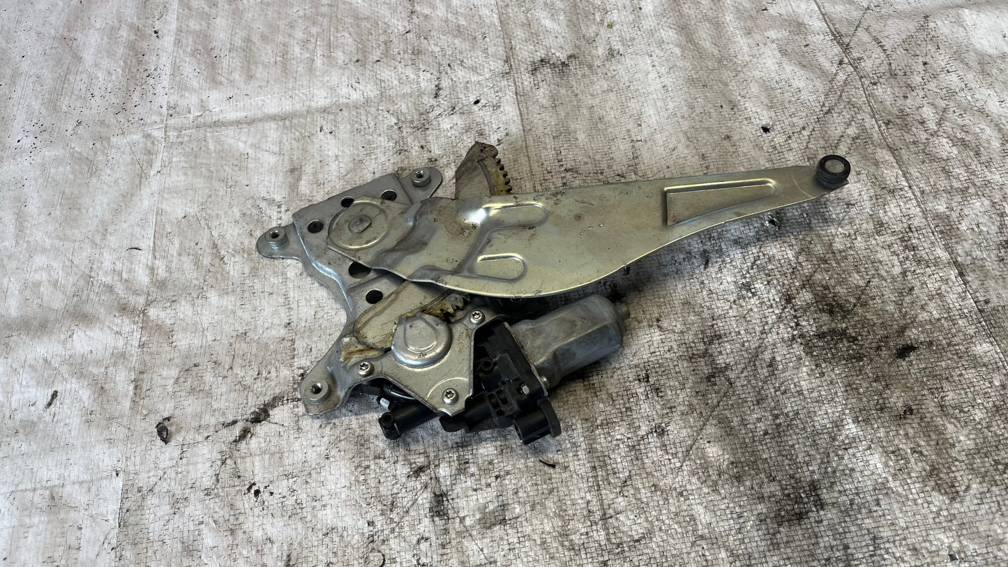 Suzuki Swift 06- стъклоповдигач заден ляв