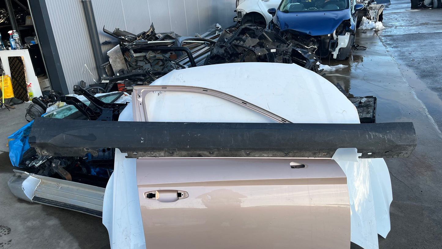 BMW X1 E84 десен праг