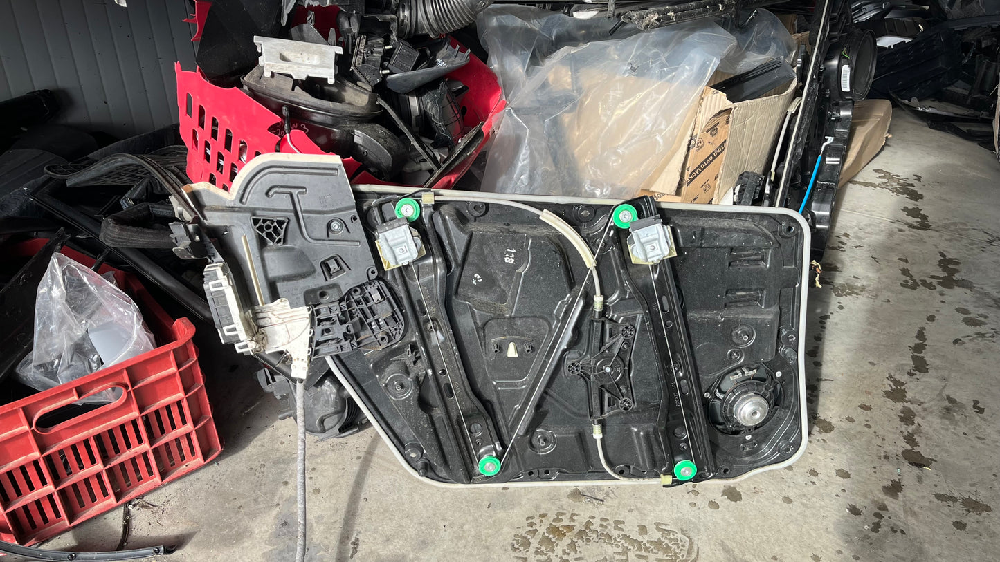 Mercedes A W176 кора на предна дясна врата