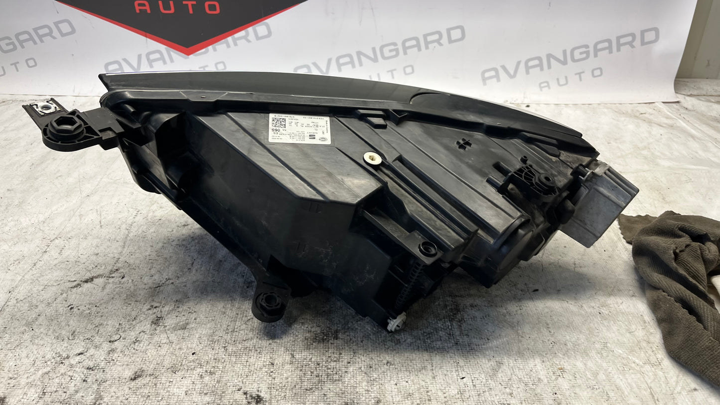 Seat Ateca Lift 20- десен фар