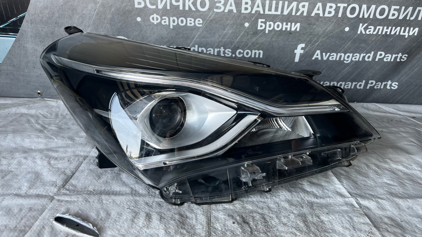 Десен фар Toyota Yaris 2017-