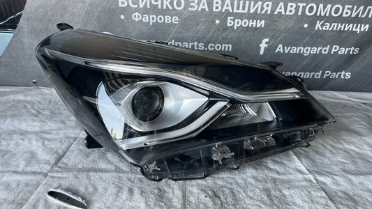 Десен фар Toyota Yaris 2017-