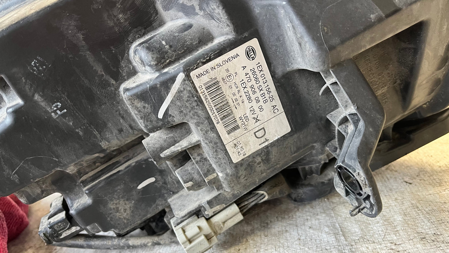 Mercedes X W470 ляв фар