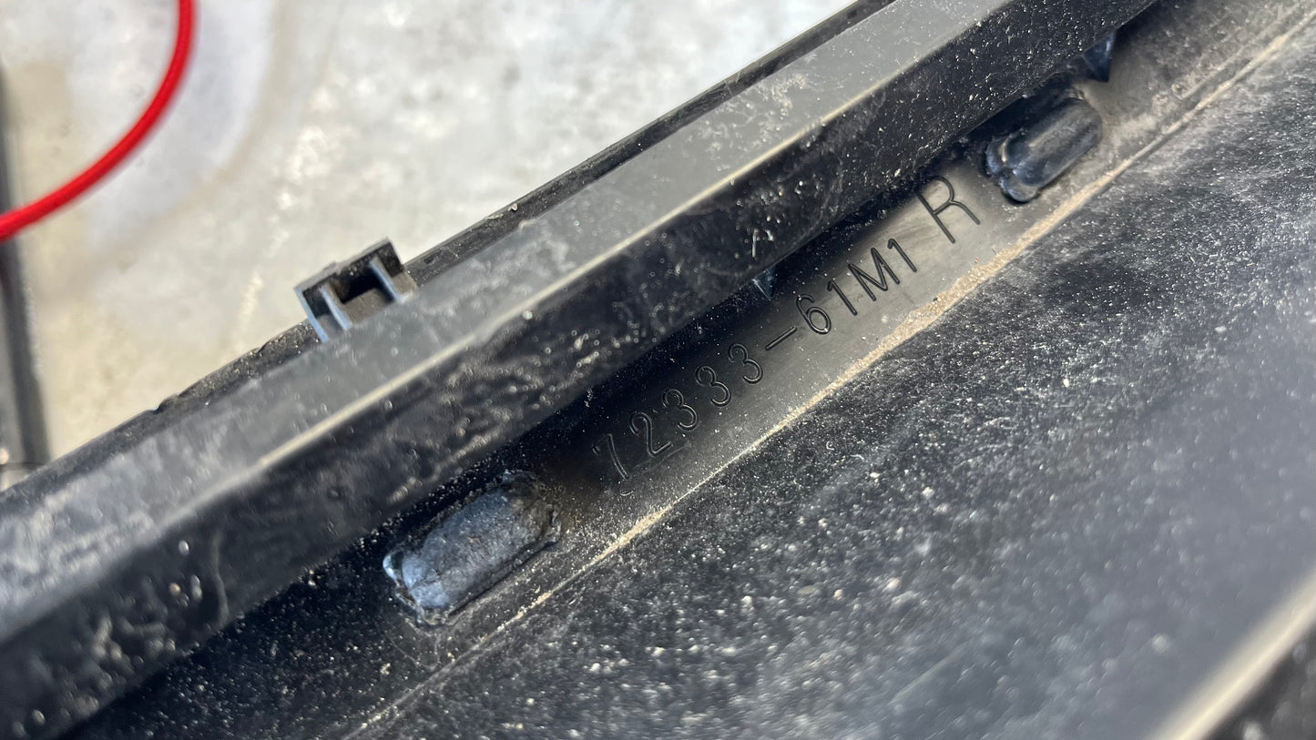 Suzuki SX4 S-Cross част от решетка под чистачки