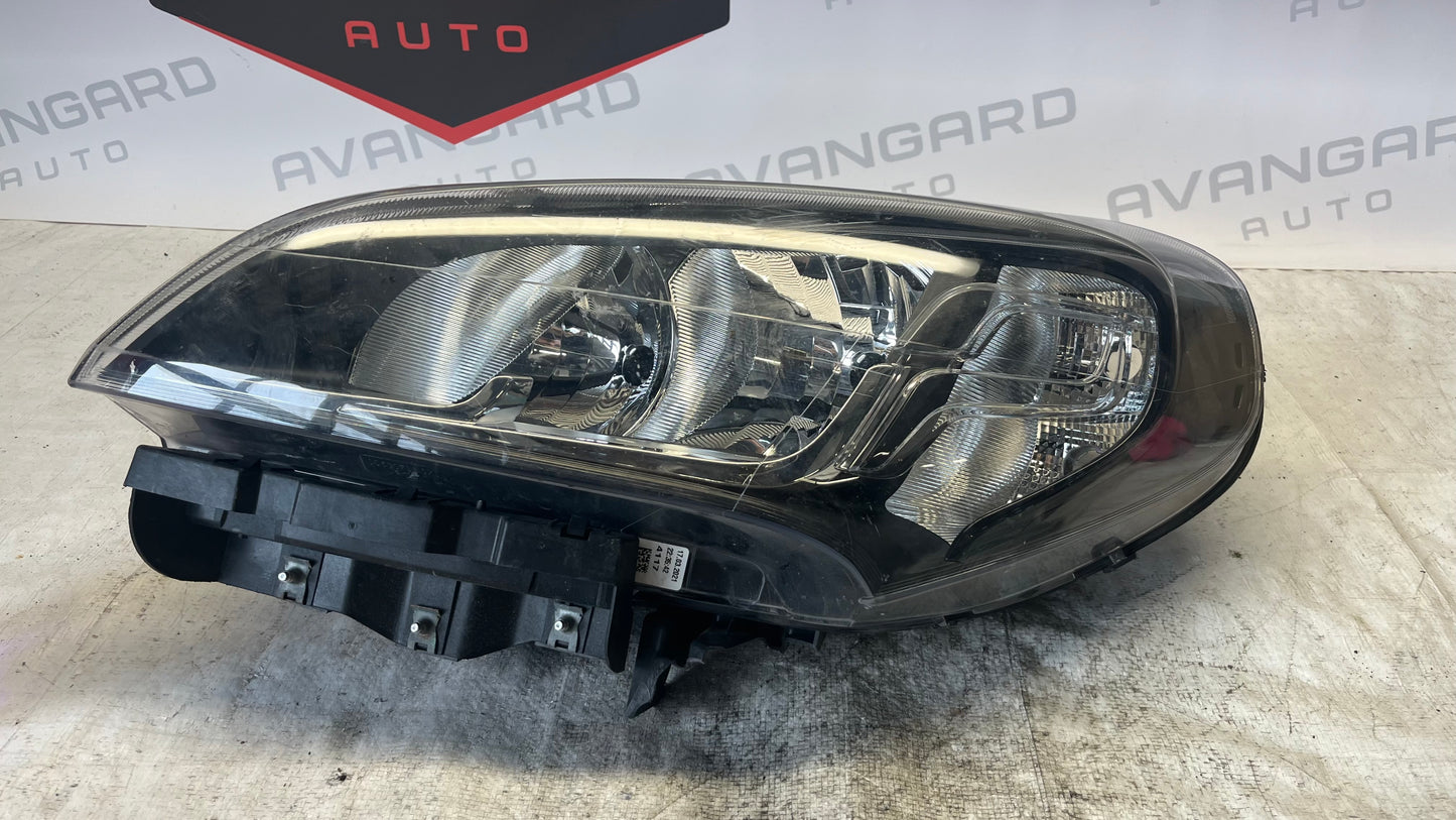 Fiat Doblo 15- ляв фар