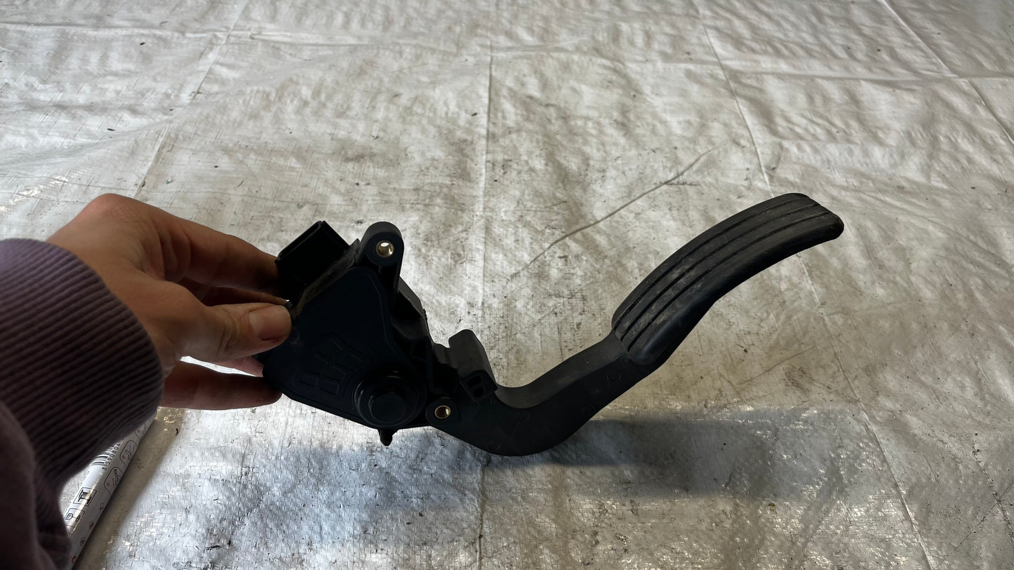 Dacia Dokker педал за газ