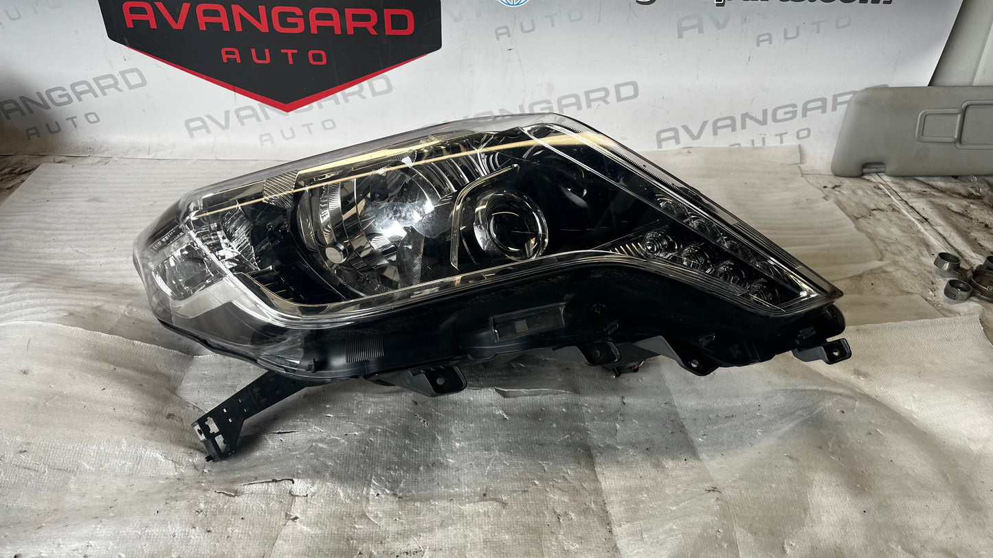 Toyota Land Cruiser 150 13- десен фар