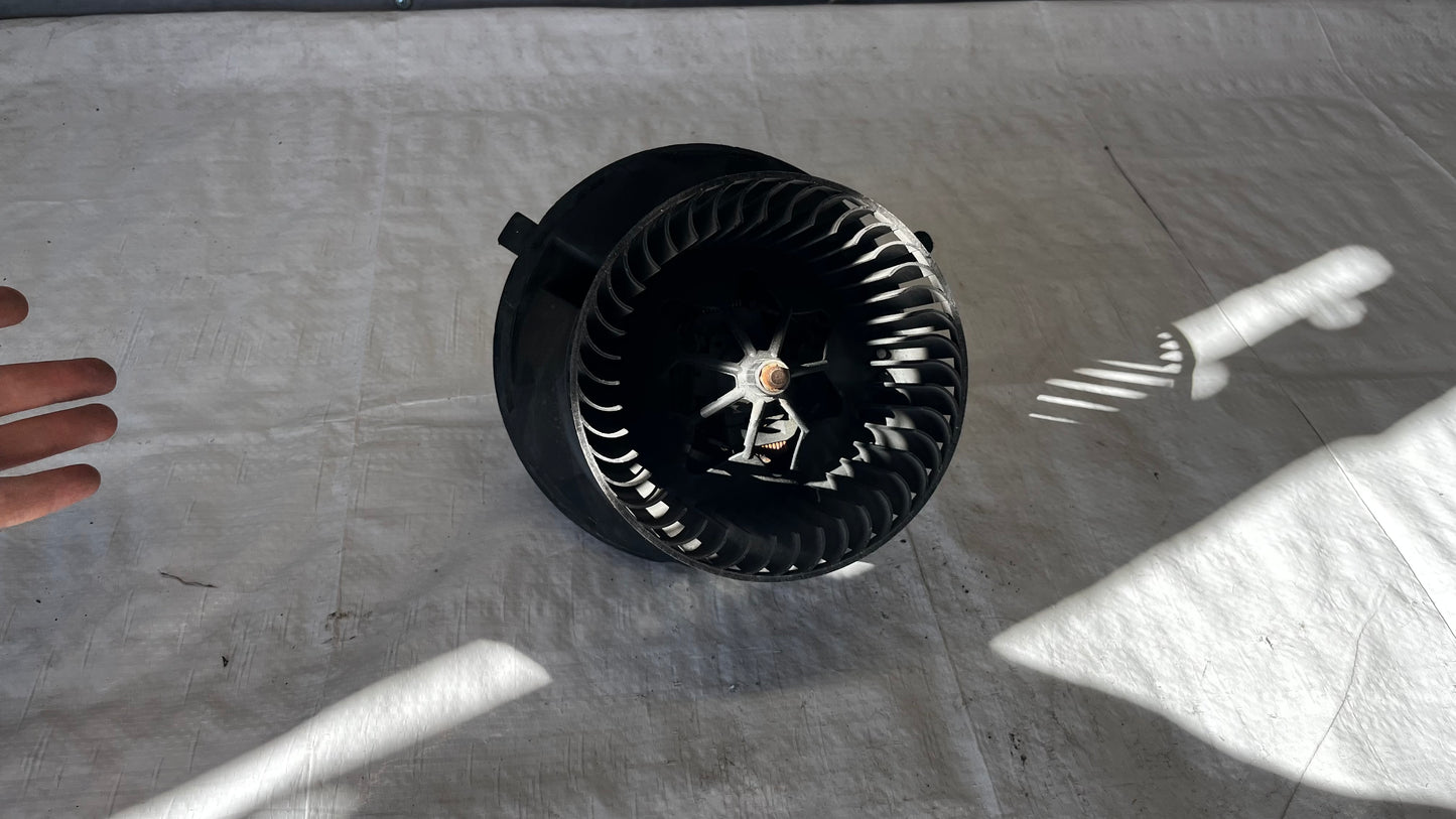 Volkswagen Touran 2003- вентилатор парно