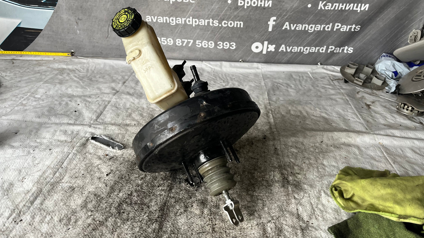 Toyota Yaris 2 серво
