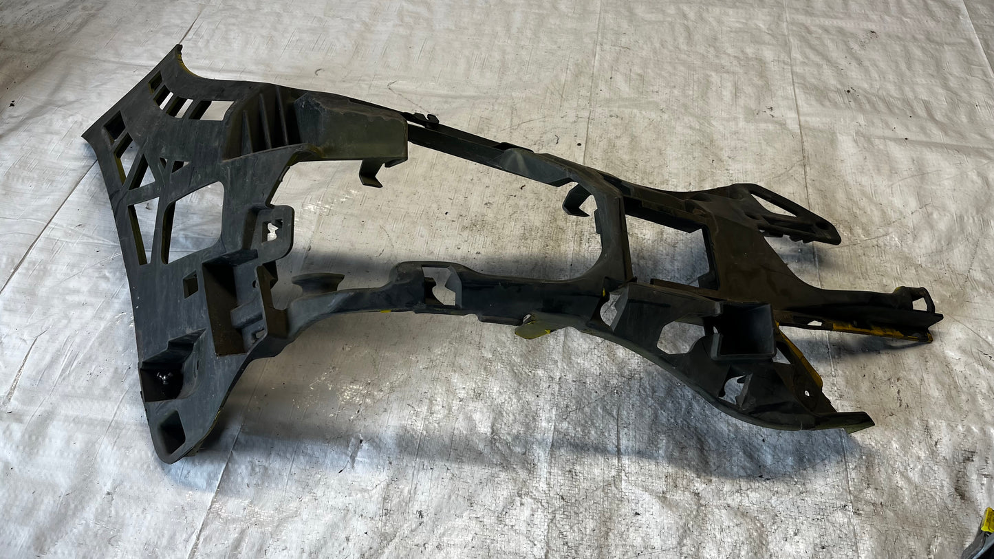 Mercedes E W212 дясна основа за предна броня