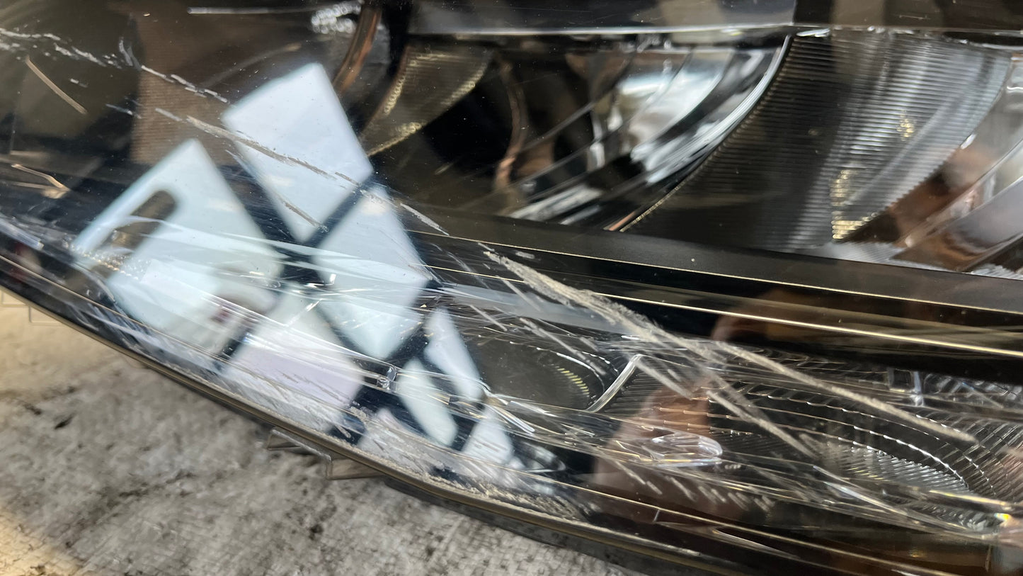 Skoda Fabia 4 ляв фар