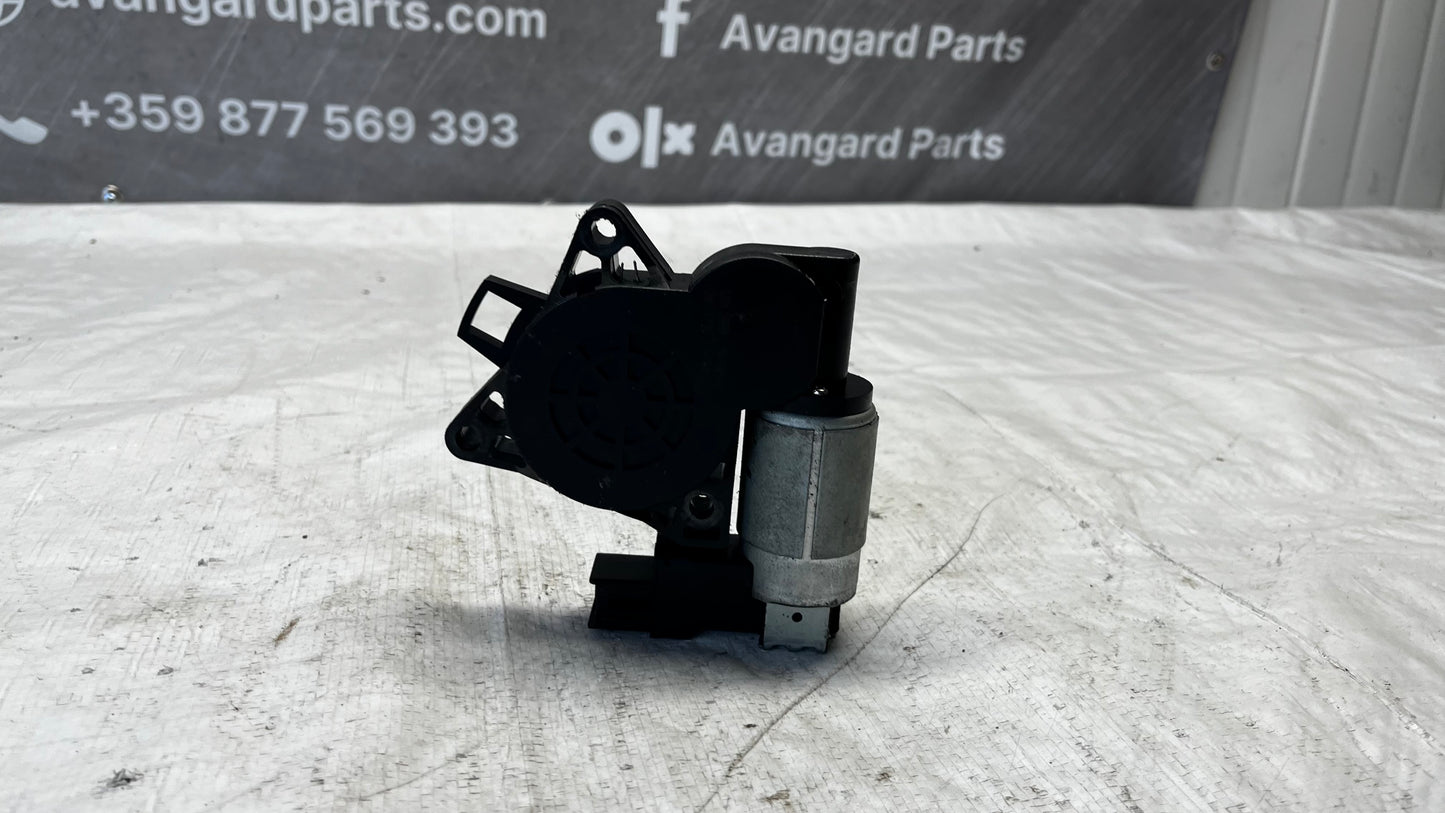 Mazda 5 преден десен стъклоповдигач