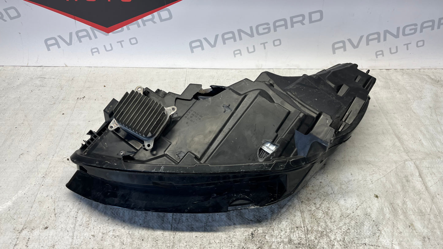 Tesla 3 19- десен фар