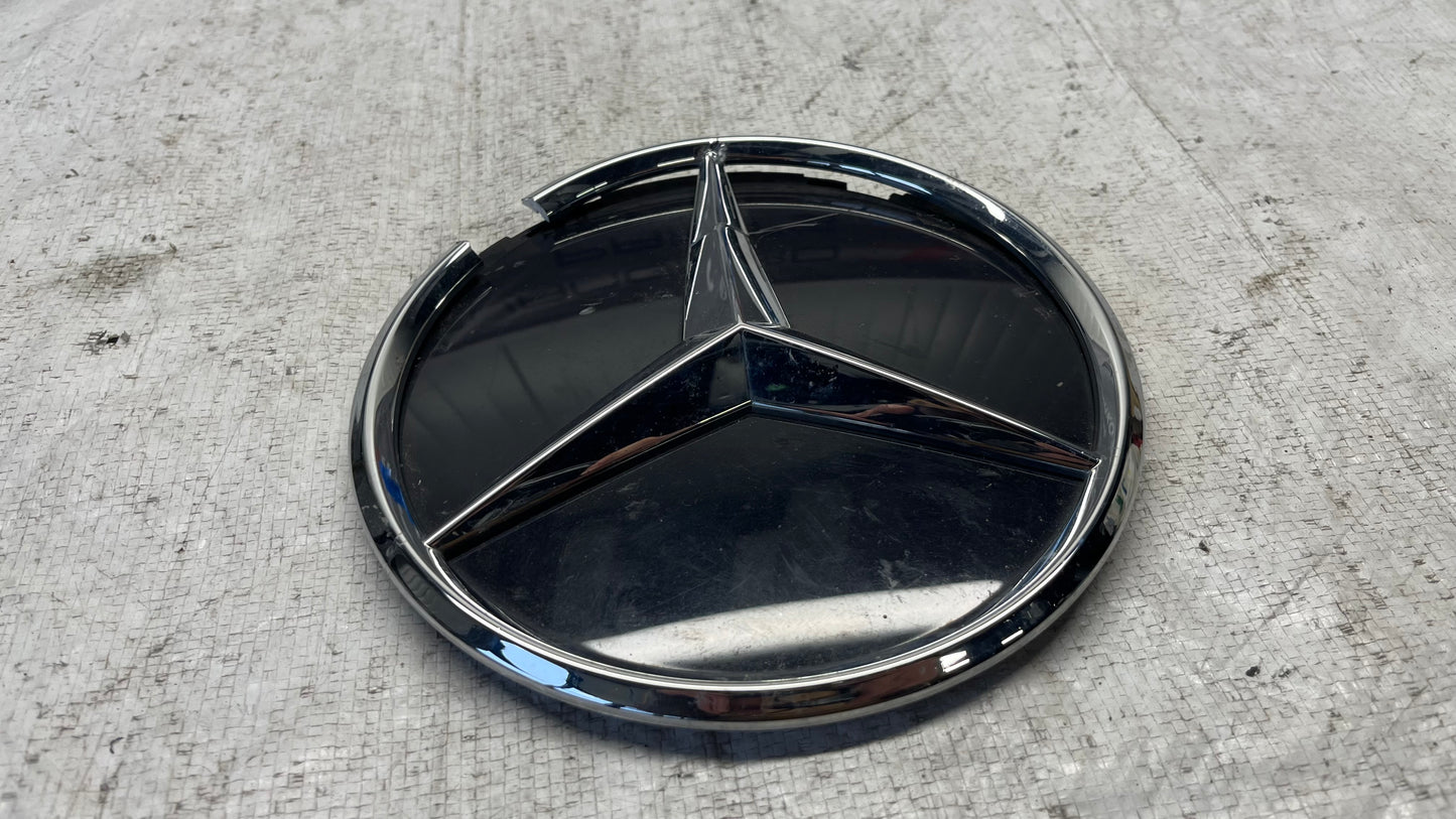 Mercedes GLA X247 предна емблема