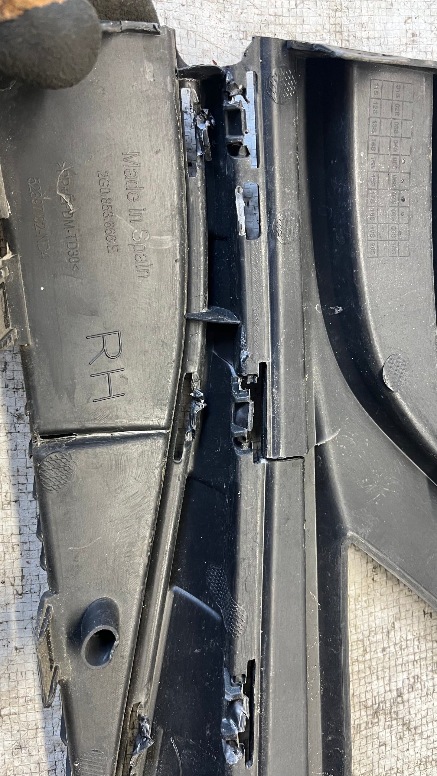 Volkswagen Polo дясна решетка за халоген