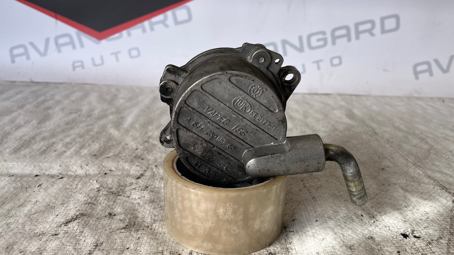 Mercedes C W203 2.2CDi вакуум помпа