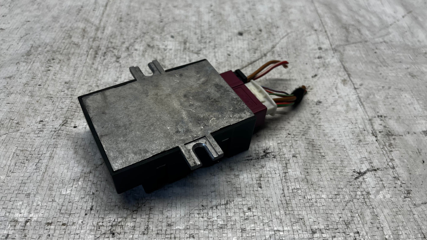 BMW реле горивна помпа