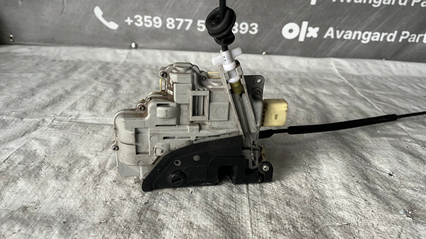 Volkswagen Passat B6 брава задна лява