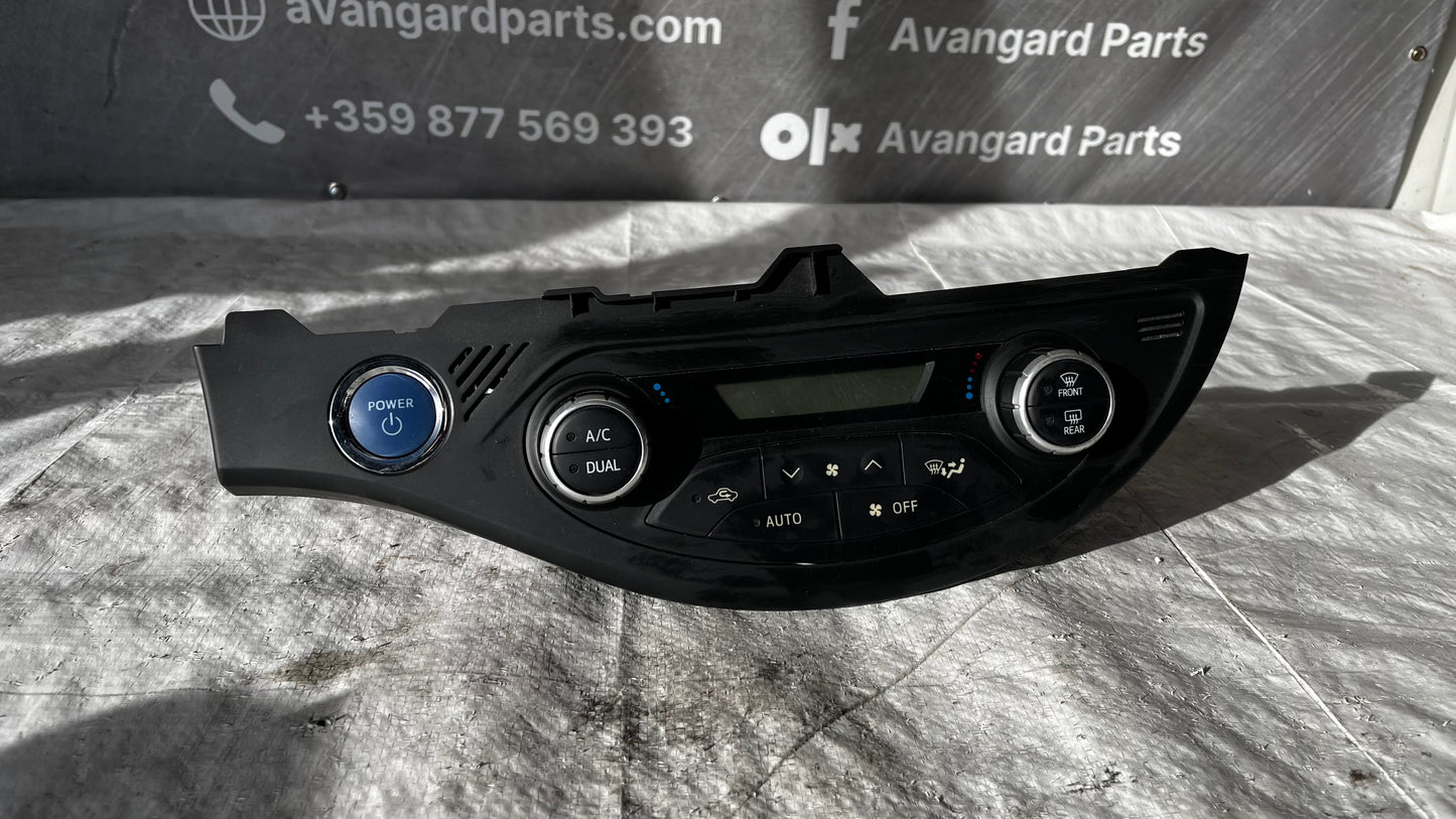 Toyota Yaris Hybrid панел климатроник